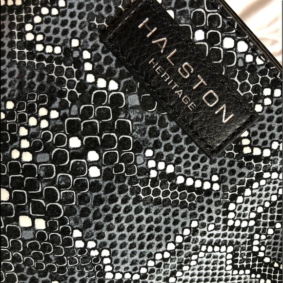 HALSTON HERITAGE AUTHENTIC! Leather purse w/embossed snake skin design. A Steal! - Picture 1 of 16